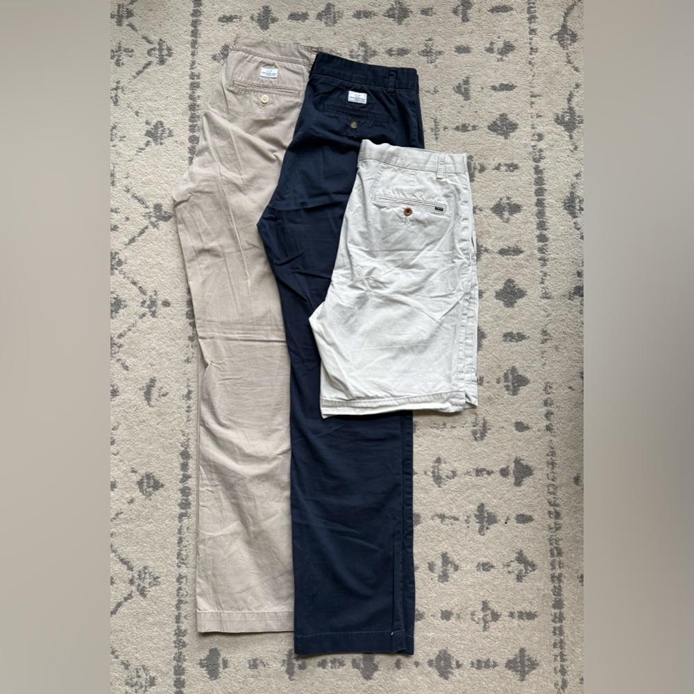 Vineyard Vines Men's Chinos and Polo Men’s Shorts Bundle (Size 32)